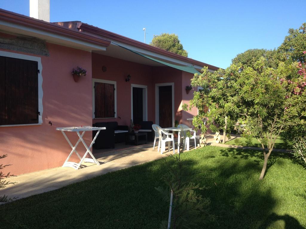 La Contea Acomodação com café da manhã SantʼAnna Arresi Quarto foto