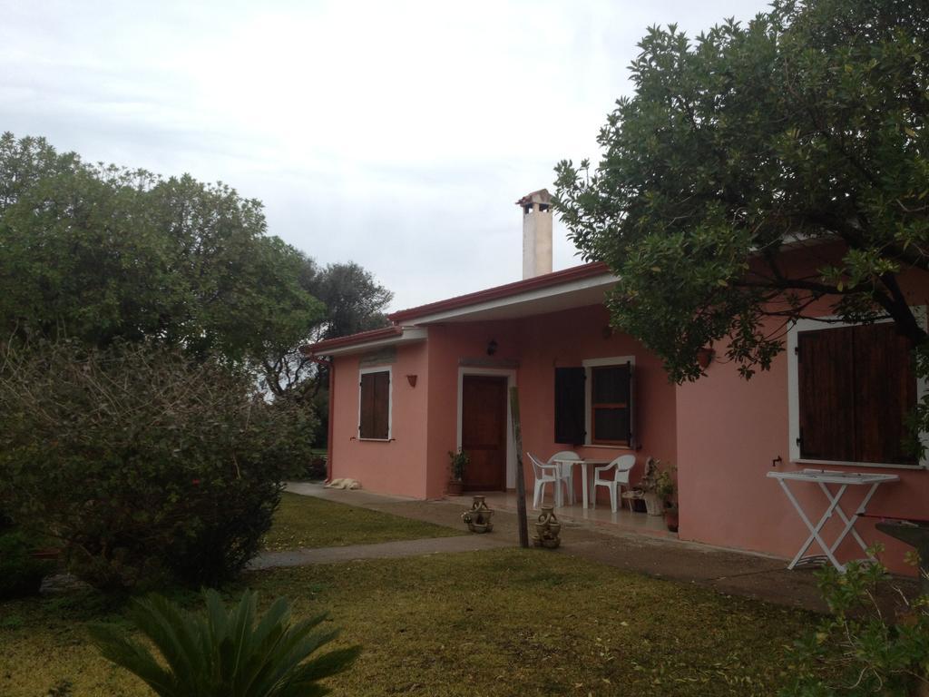 La Contea Acomodação com café da manhã SantʼAnna Arresi Exterior foto