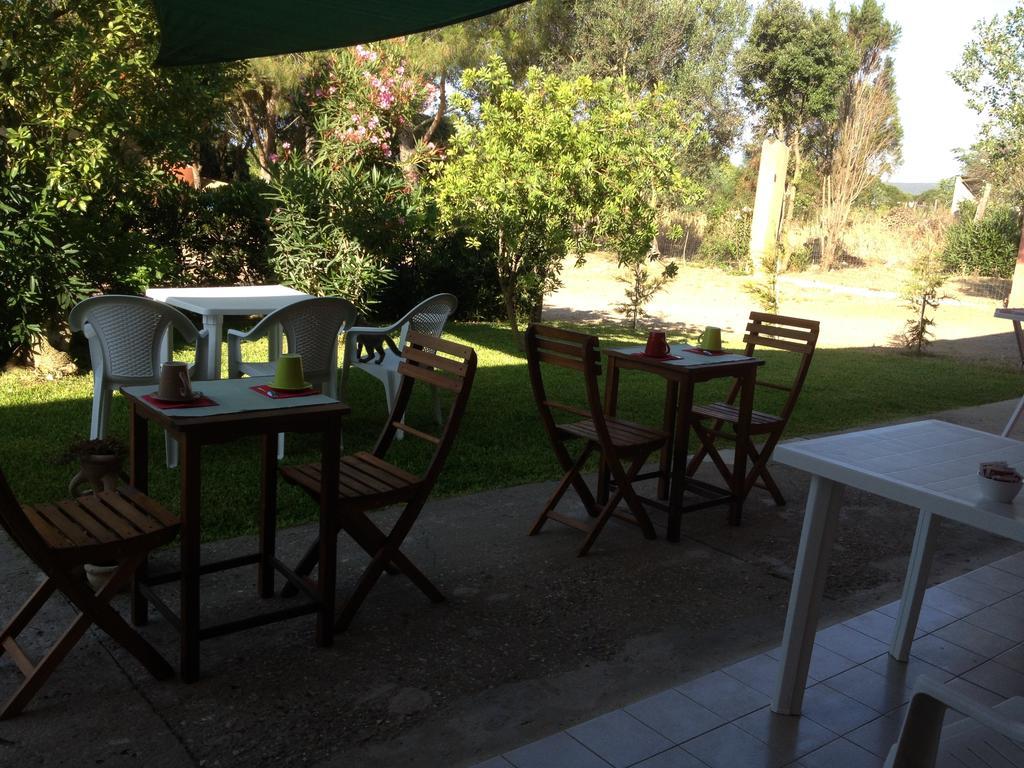 La Contea Acomodação com café da manhã SantʼAnna Arresi Exterior foto