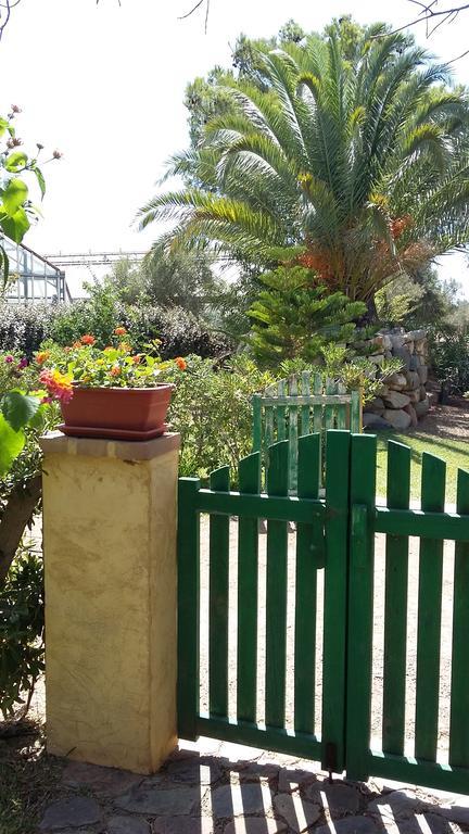 La Contea Acomodação com café da manhã SantʼAnna Arresi Exterior foto